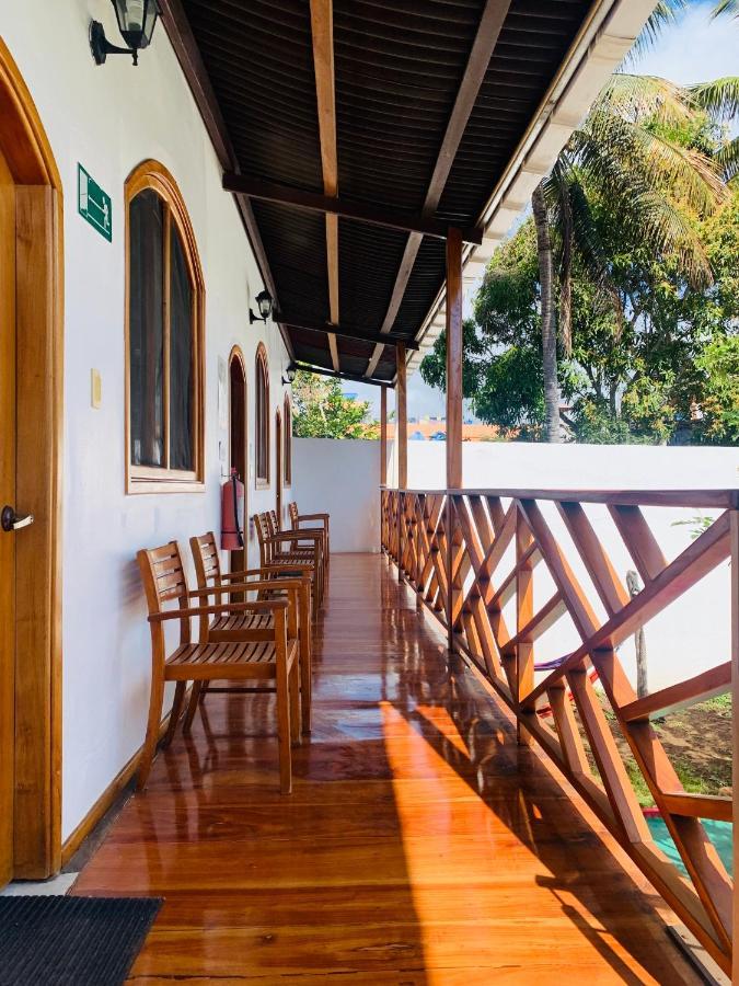 Hostal White House Galapagos بويرتو أيورا المظهر الخارجي الصورة