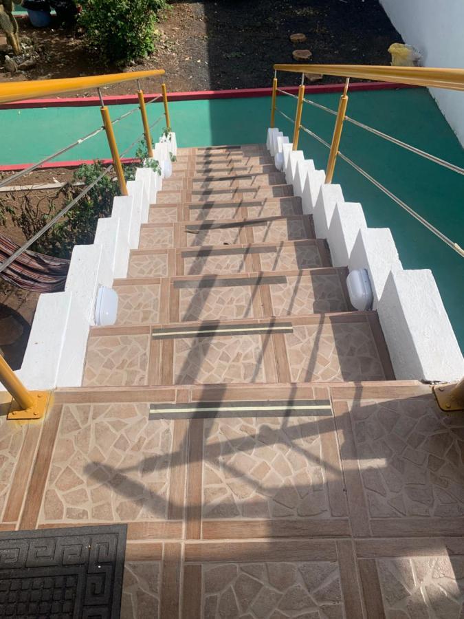 Hostal White House Galapagos بويرتو أيورا المظهر الخارجي الصورة