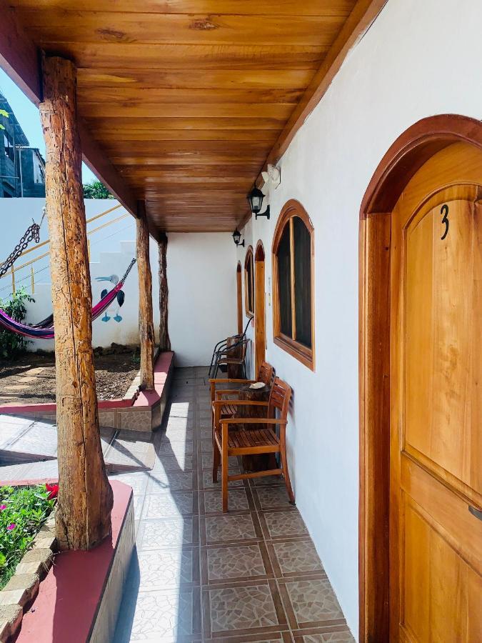 Hostal White House Galapagos بويرتو أيورا المظهر الخارجي الصورة