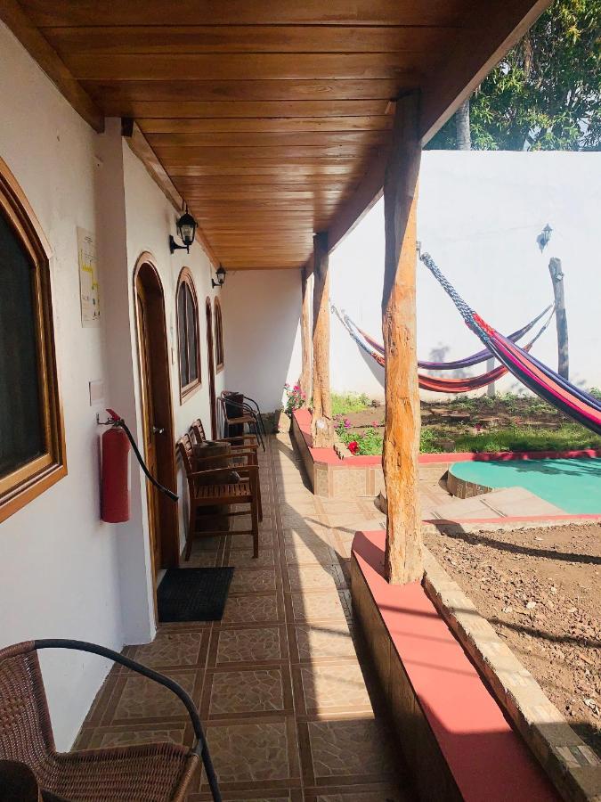 Hostal White House Galapagos بويرتو أيورا المظهر الخارجي الصورة