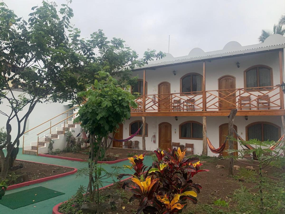 Hostal White House Galapagos بويرتو أيورا المظهر الخارجي الصورة