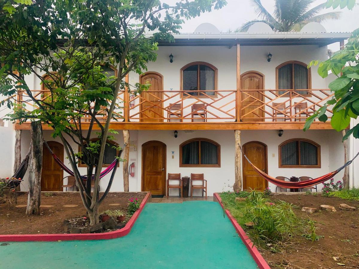 Hostal White House Galapagos بويرتو أيورا المظهر الخارجي الصورة
