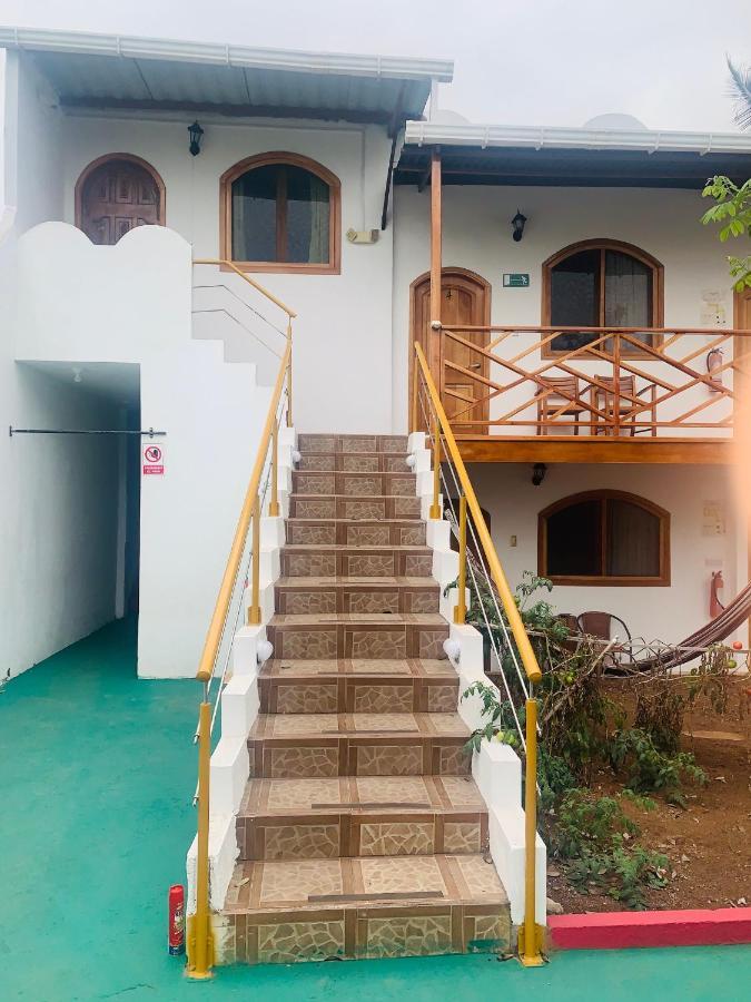Hostal White House Galapagos بويرتو أيورا المظهر الخارجي الصورة
