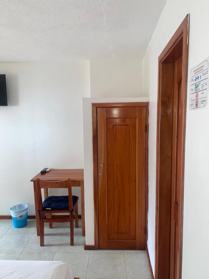 Hostal White House Galapagos بويرتو أيورا المظهر الخارجي الصورة