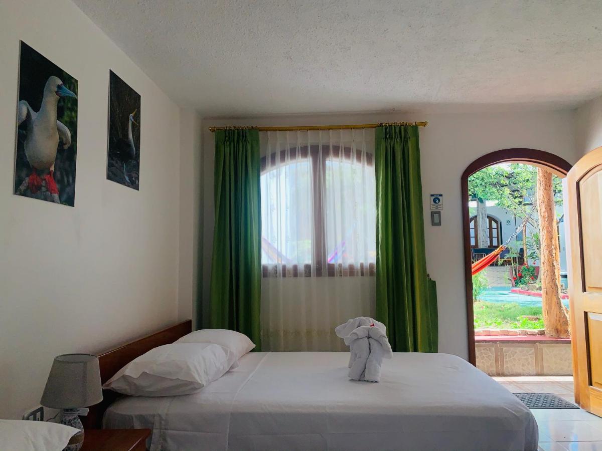 Hostal White House Galapagos بويرتو أيورا المظهر الخارجي الصورة