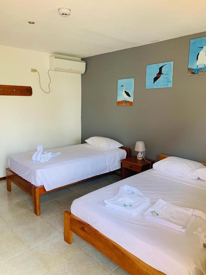 Hostal White House Galapagos بويرتو أيورا المظهر الخارجي الصورة