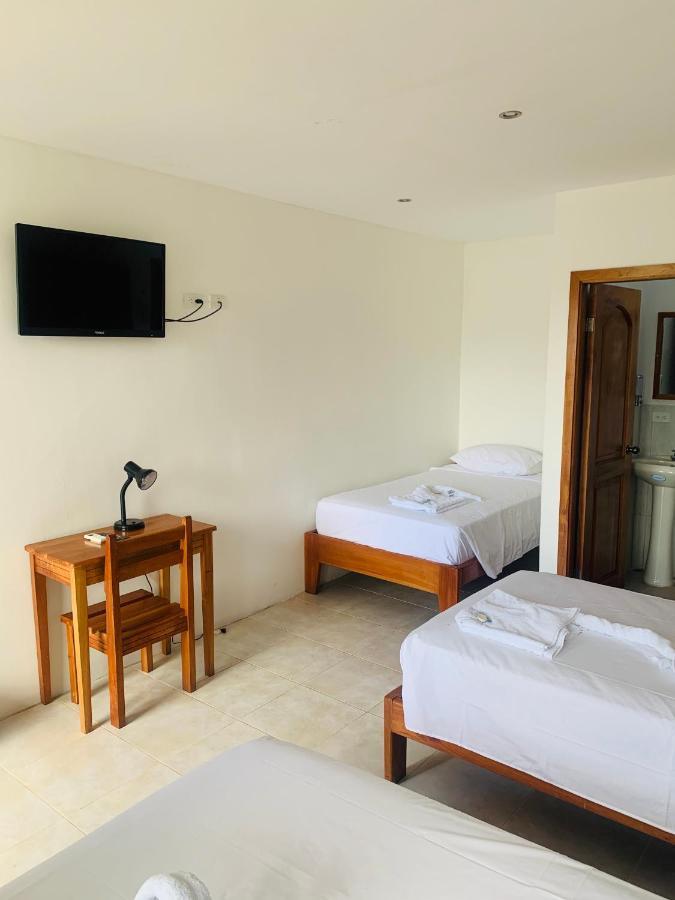 Hostal White House Galapagos بويرتو أيورا المظهر الخارجي الصورة