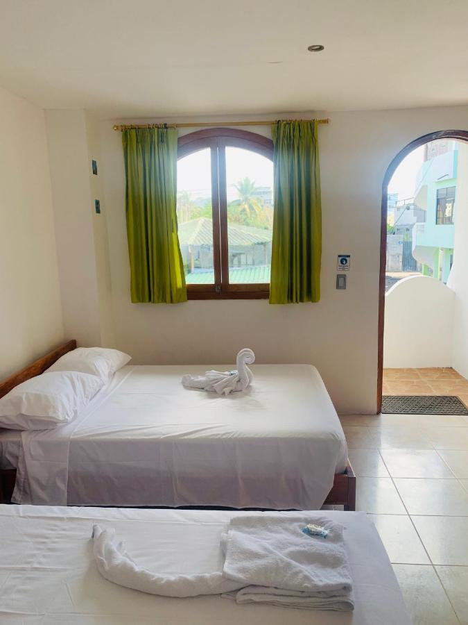 Hostal White House Galapagos بويرتو أيورا المظهر الخارجي الصورة