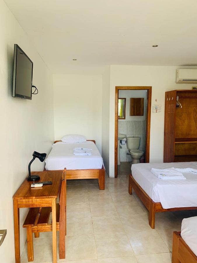 Hostal White House Galapagos بويرتو أيورا المظهر الخارجي الصورة