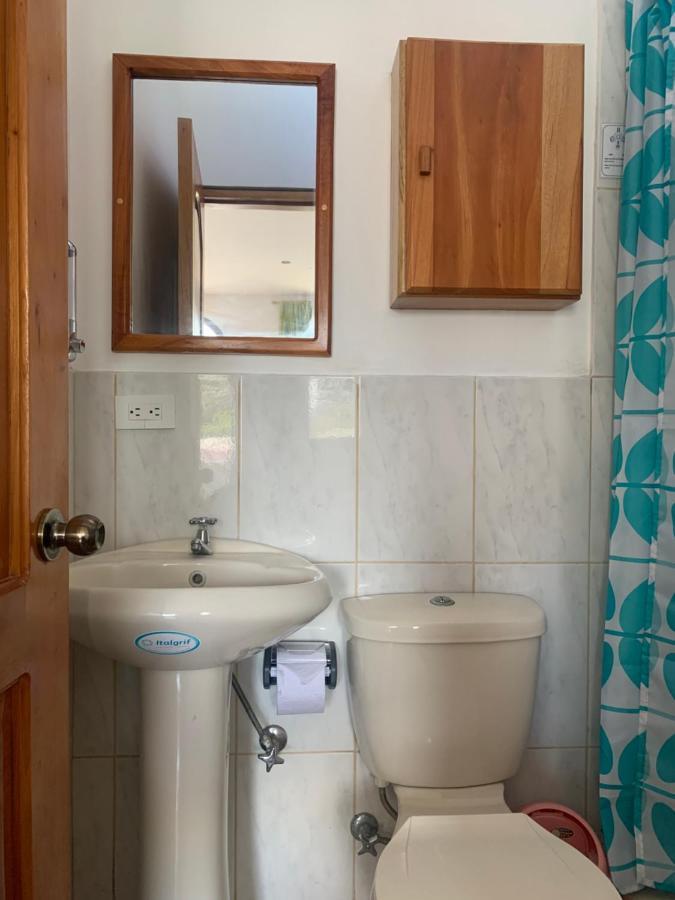 Hostal White House Galapagos بويرتو أيورا المظهر الخارجي الصورة