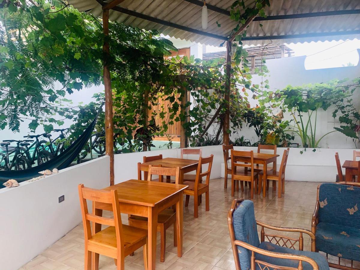 Hostal White House Galapagos بويرتو أيورا المظهر الخارجي الصورة