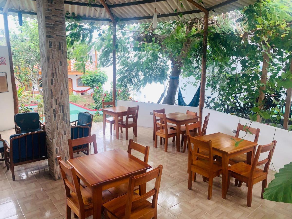 Hostal White House Galapagos بويرتو أيورا المظهر الخارجي الصورة