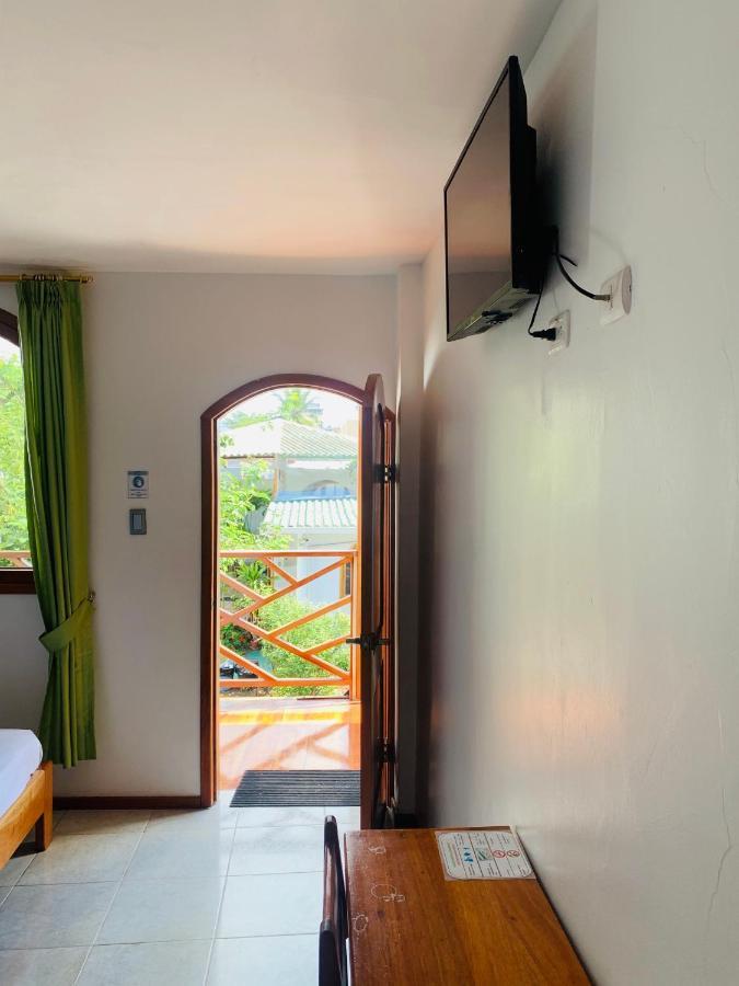 Hostal White House Galapagos بويرتو أيورا المظهر الخارجي الصورة