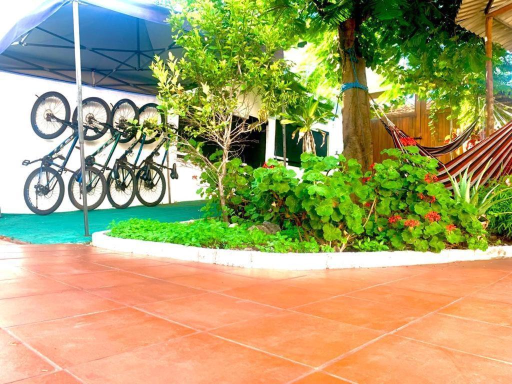 Hostal White House Galapagos بويرتو أيورا المظهر الخارجي الصورة