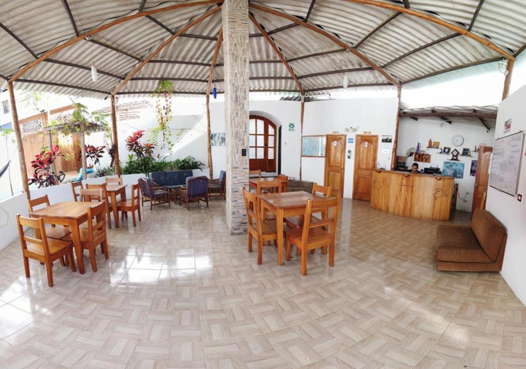 Hostal White House Galapagos بويرتو أيورا المظهر الخارجي الصورة