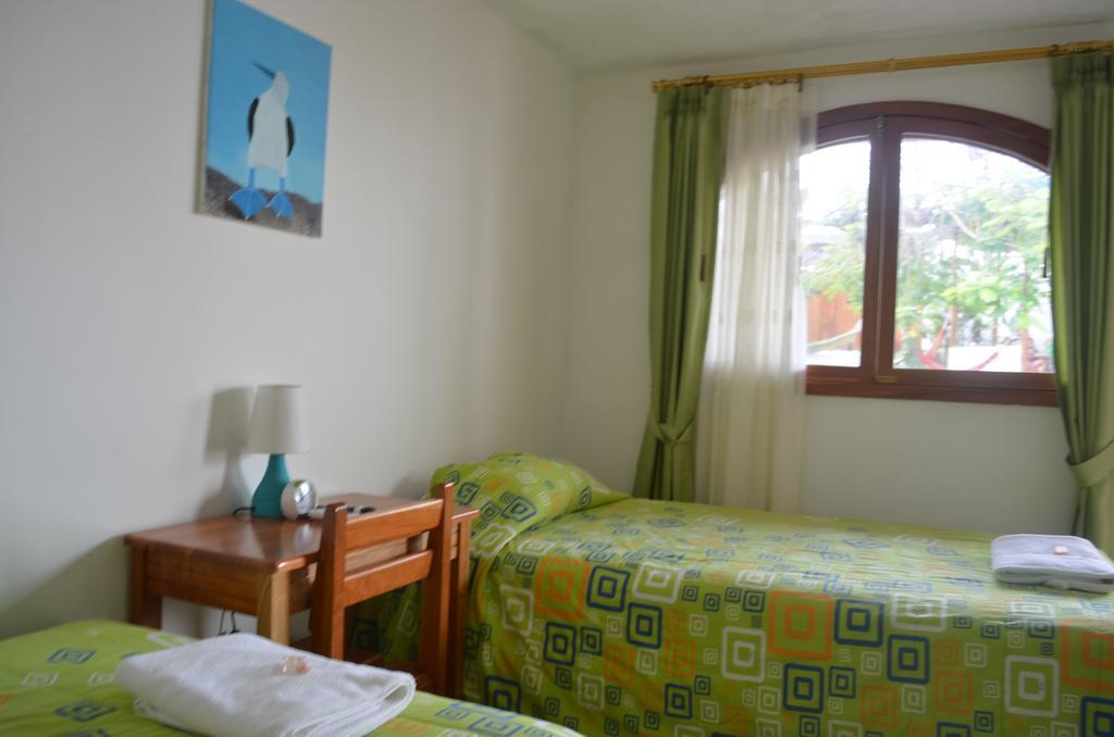 Hostal White House Galapagos بويرتو أيورا المظهر الخارجي الصورة