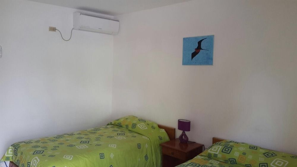 Hostal White House Galapagos بويرتو أيورا المظهر الخارجي الصورة