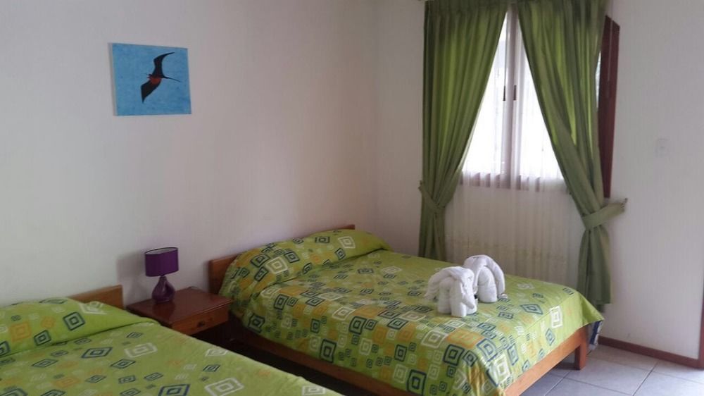 Hostal White House Galapagos بويرتو أيورا المظهر الخارجي الصورة