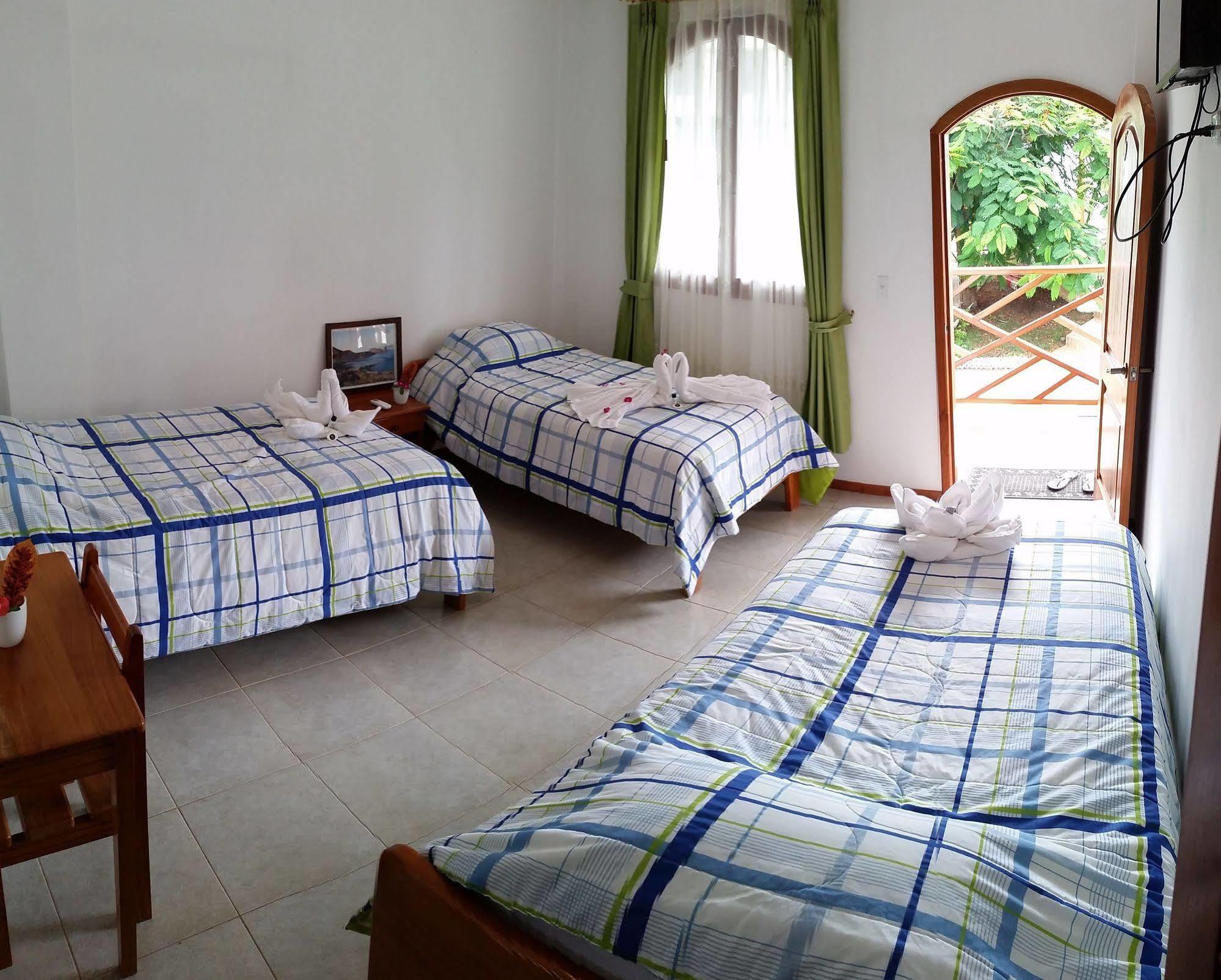 Hostal White House Galapagos بويرتو أيورا المظهر الخارجي الصورة