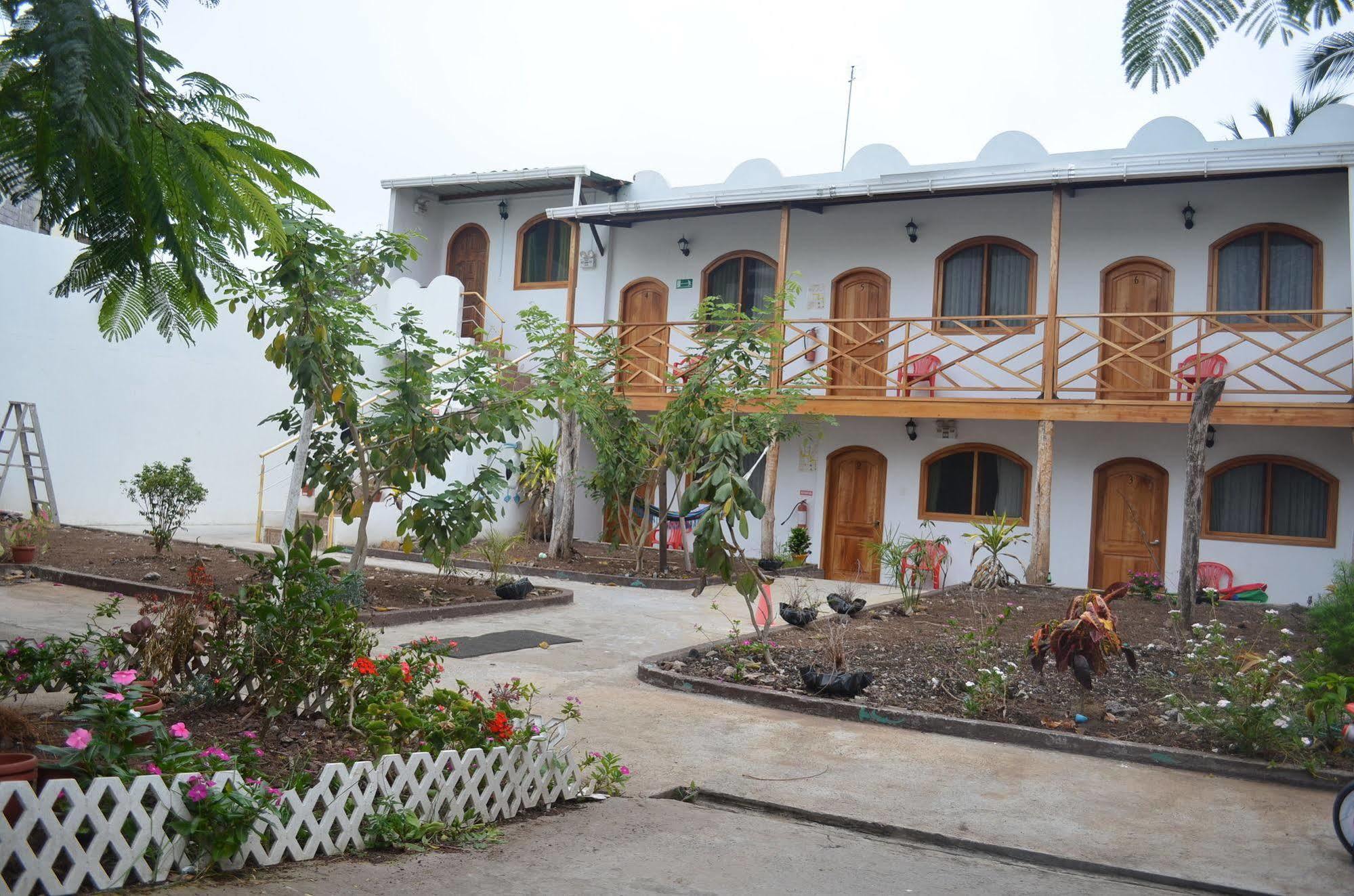 Hostal White House Galapagos بويرتو أيورا المظهر الخارجي الصورة