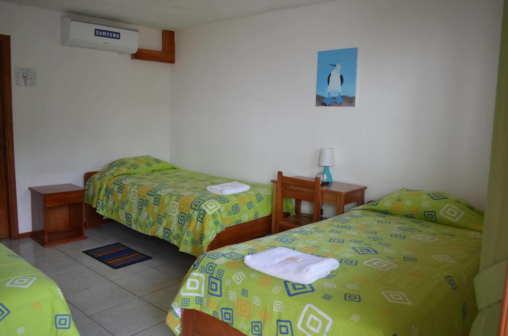 Hostal White House Galapagos بويرتو أيورا المظهر الخارجي الصورة