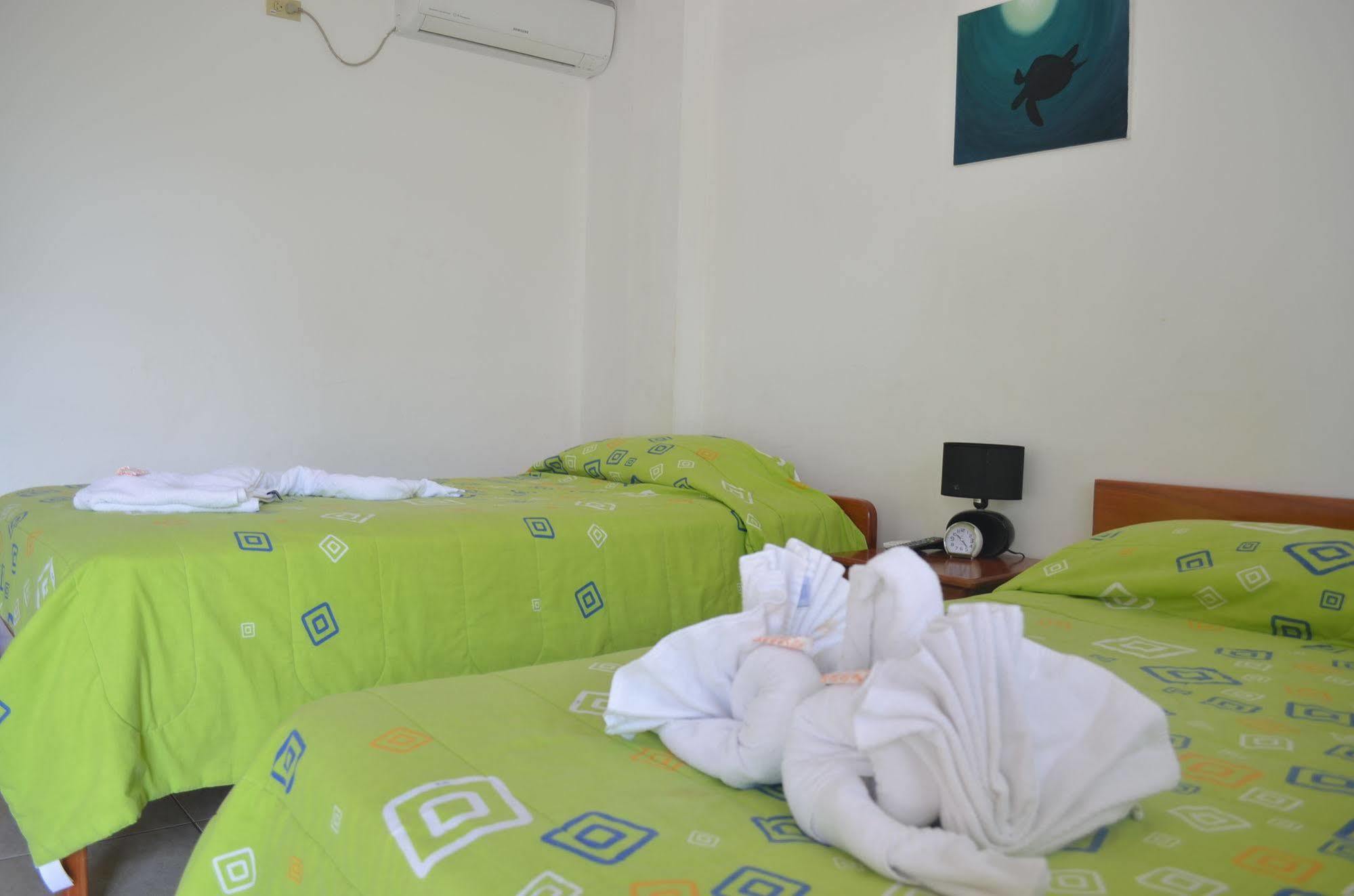 Hostal White House Galapagos بويرتو أيورا المظهر الخارجي الصورة