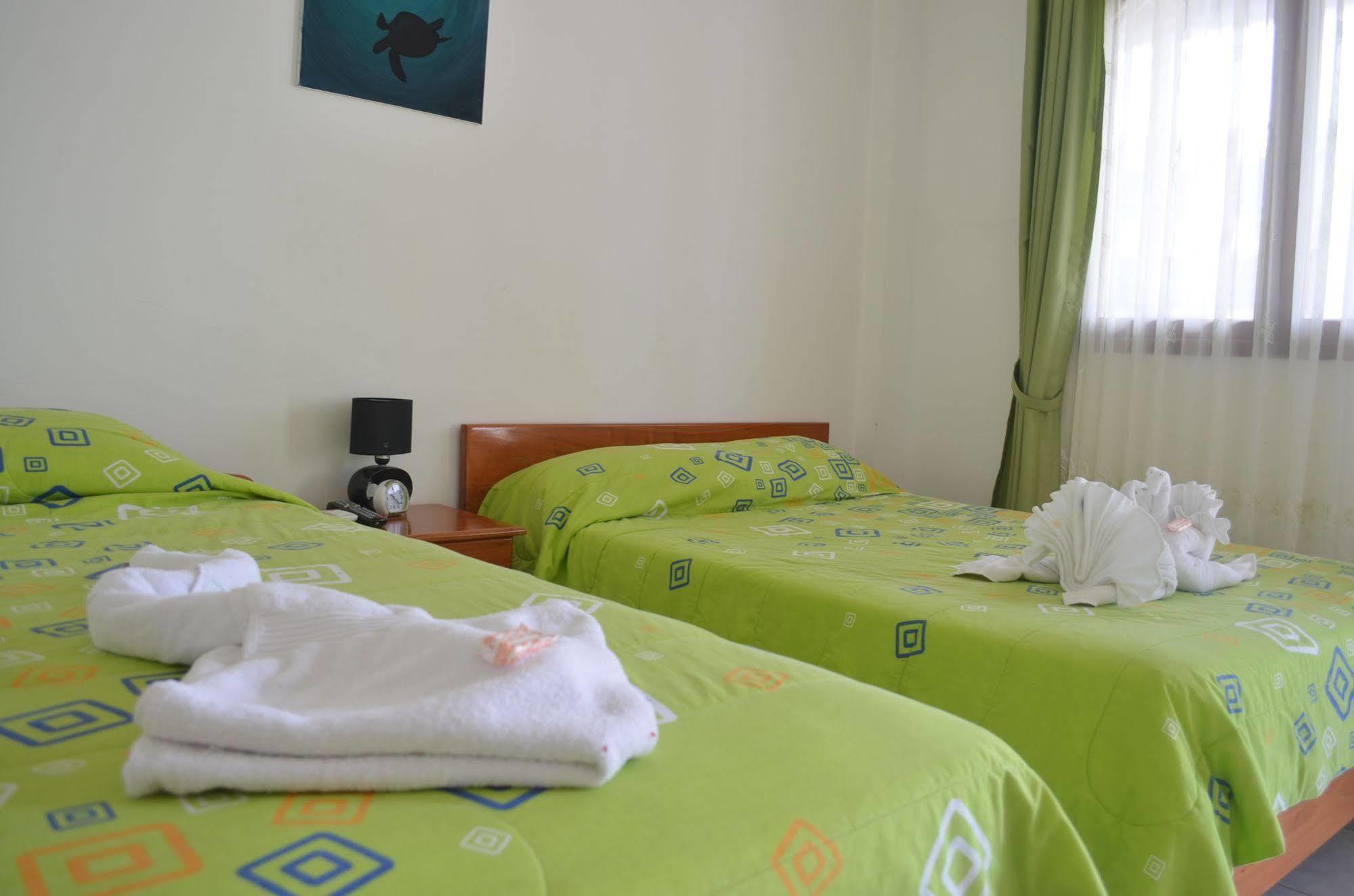 Hostal White House Galapagos بويرتو أيورا المظهر الخارجي الصورة