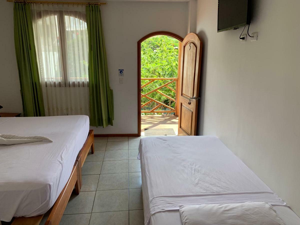 Hostal White House Galapagos بويرتو أيورا المظهر الخارجي الصورة