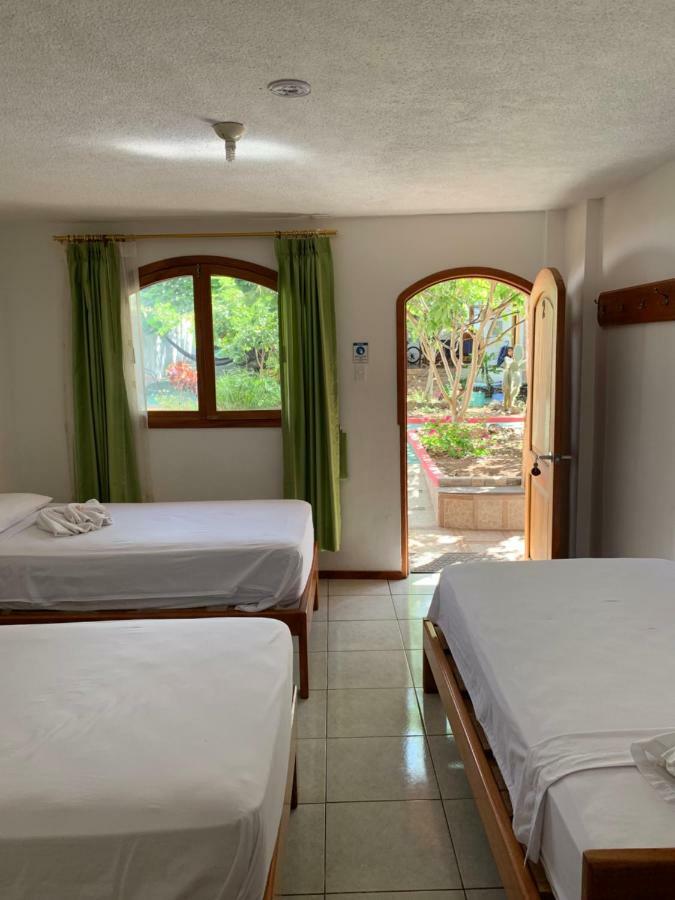 Hostal White House Galapagos بويرتو أيورا المظهر الخارجي الصورة