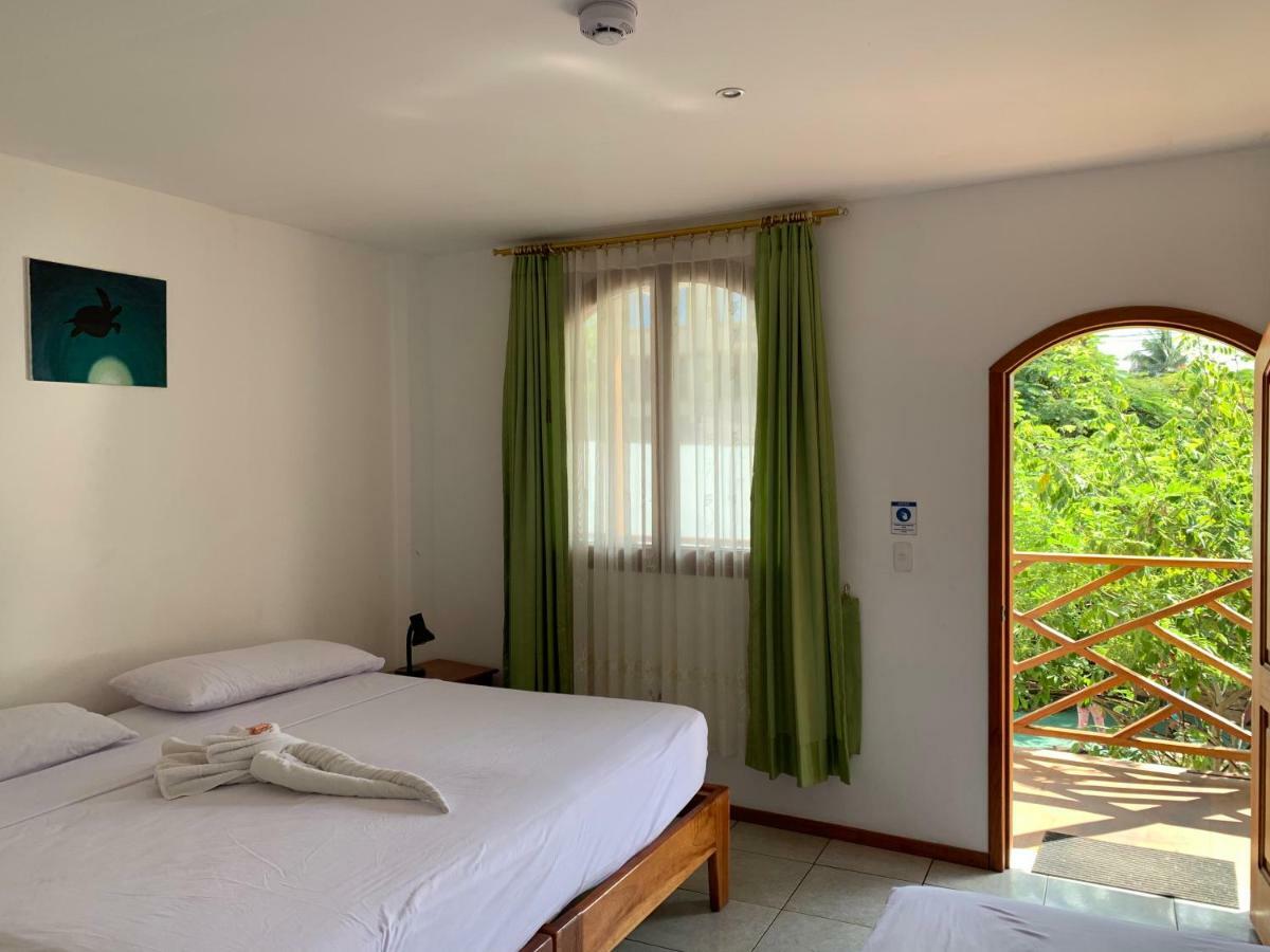 Hostal White House Galapagos بويرتو أيورا المظهر الخارجي الصورة