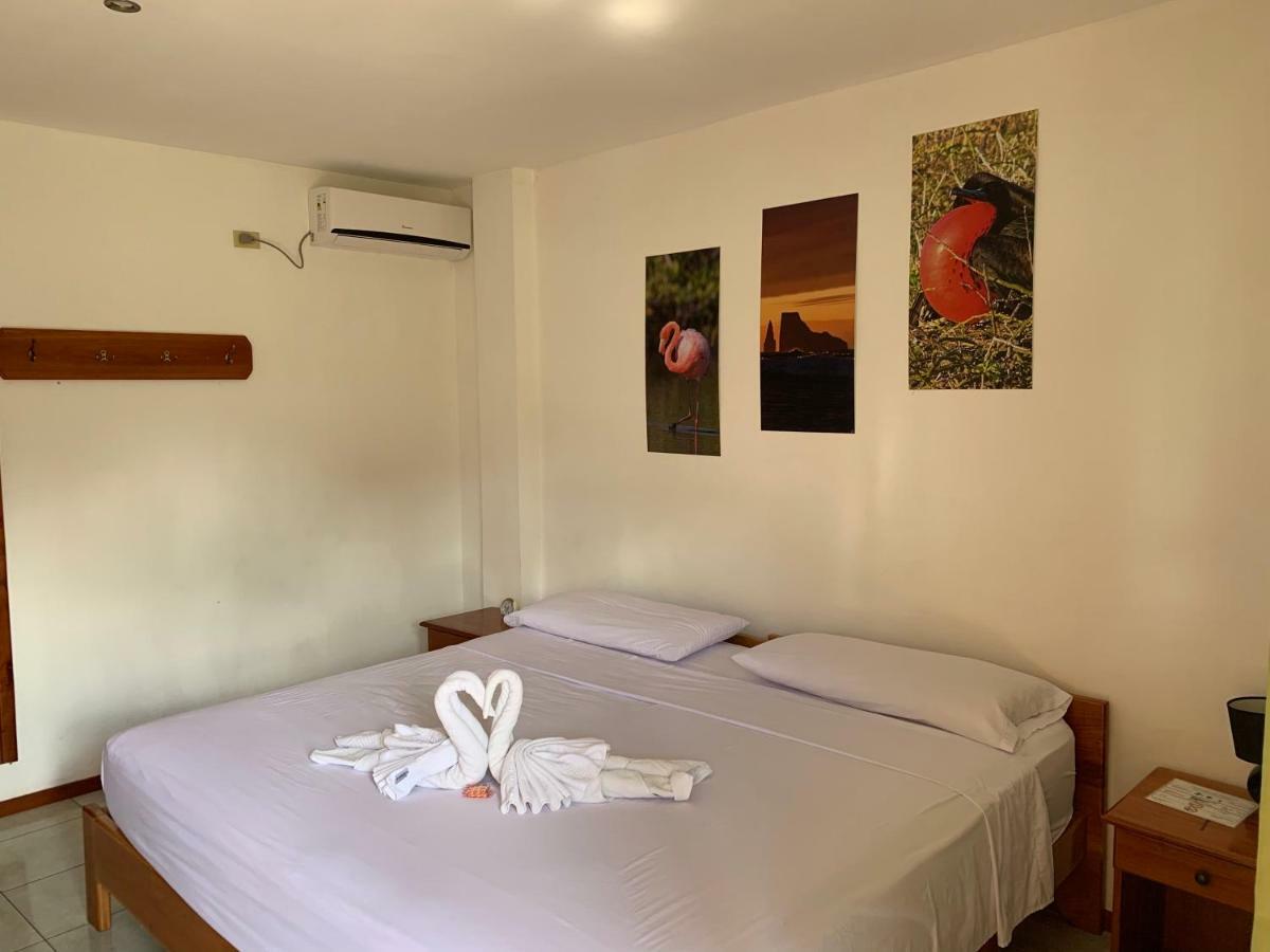Hostal White House Galapagos بويرتو أيورا المظهر الخارجي الصورة